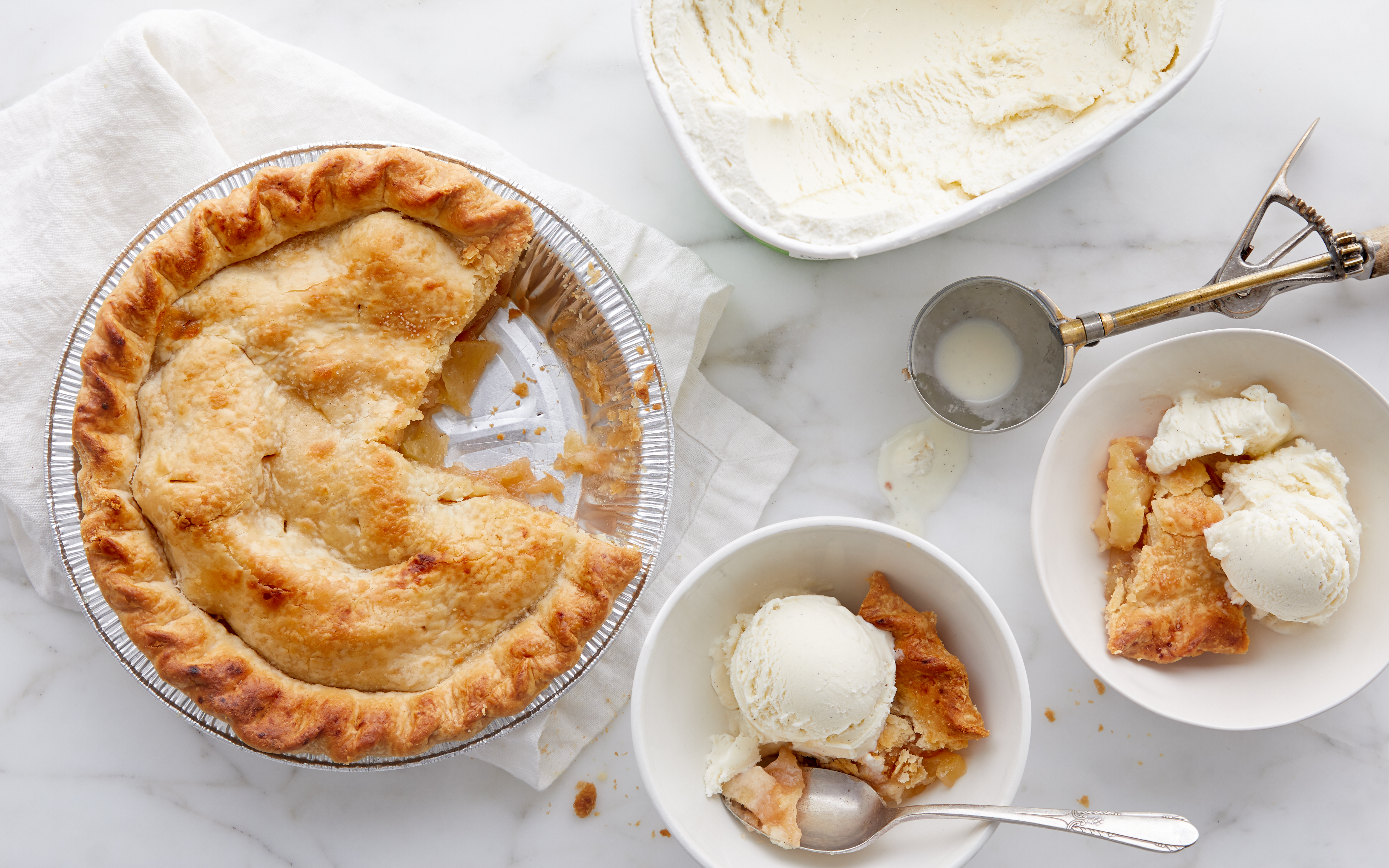 TYYvDfo7RzCXSvblo359_2018_1113_GoodEggsKitchen_PieBundles_ApplePieWithVanillaIceCream_1%20copy%20%289dfc5ff714558eb27cf72d81ec59c3db228c302c%29.jpg